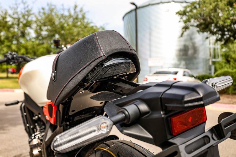2024 Yamaha XSR900 HERITAGE WHITE Image 24