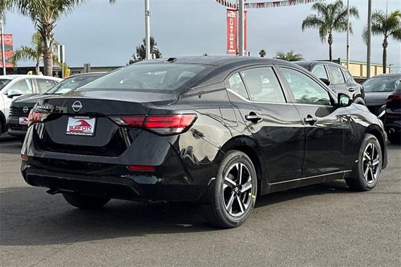 New 2025 Nissan Sentra SVImage 3
