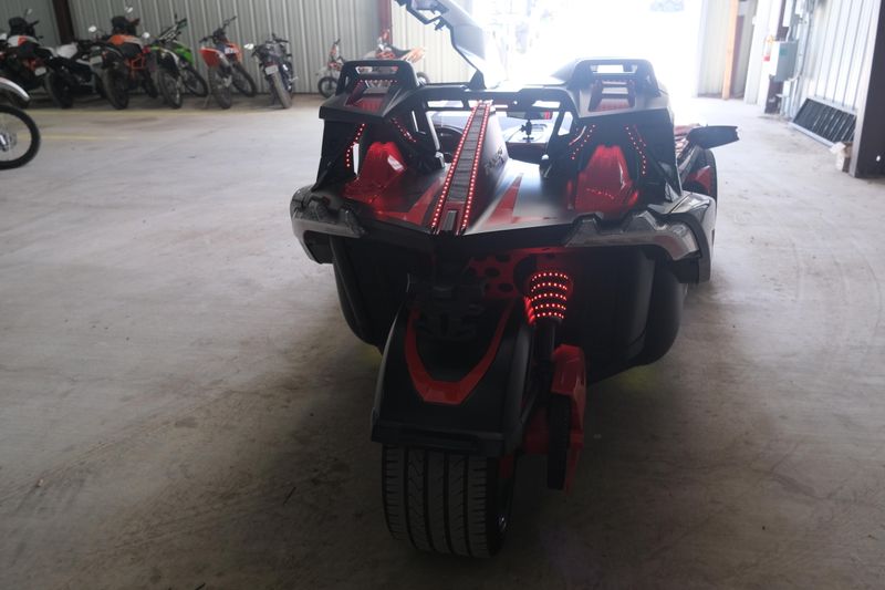2020 Polaris SLINGSHOT R BLACK AND RED Image 29