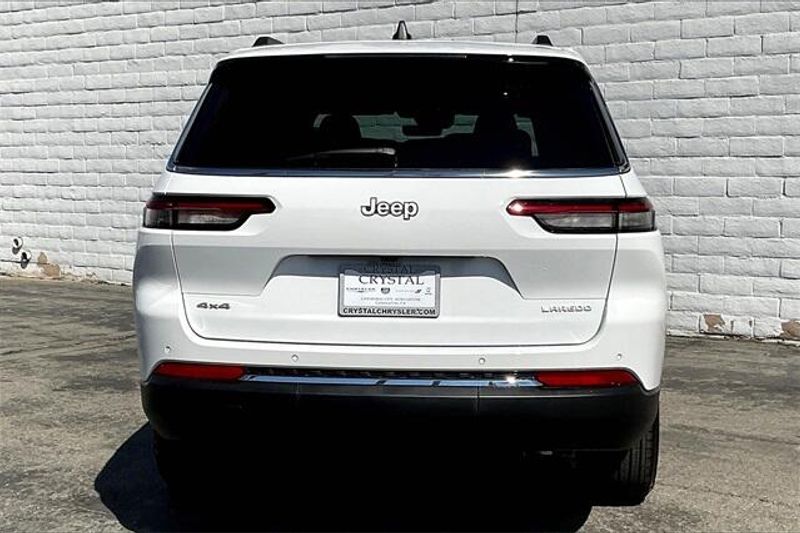 2025 Jeep Grand Cherokee Laredo photo 3