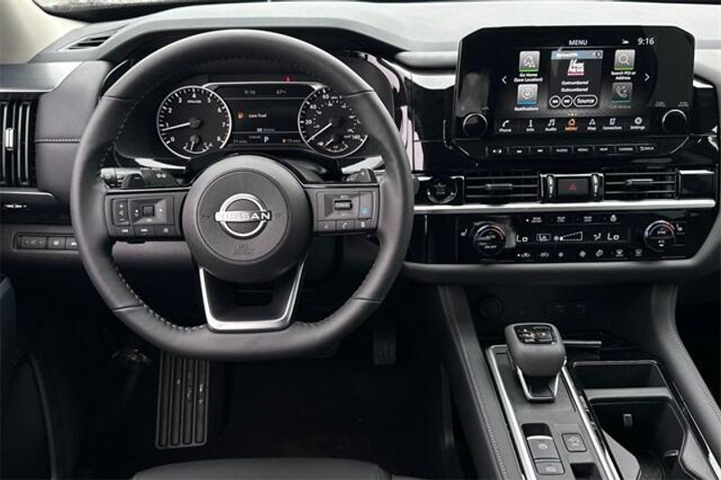 New 2025 Nissan Pathfinder SLImage 11