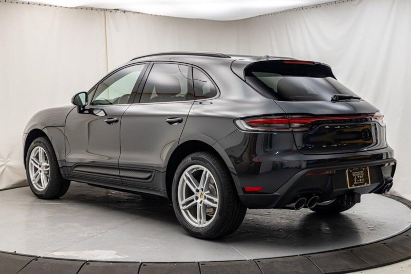 2024 Porsche Macan Image 3