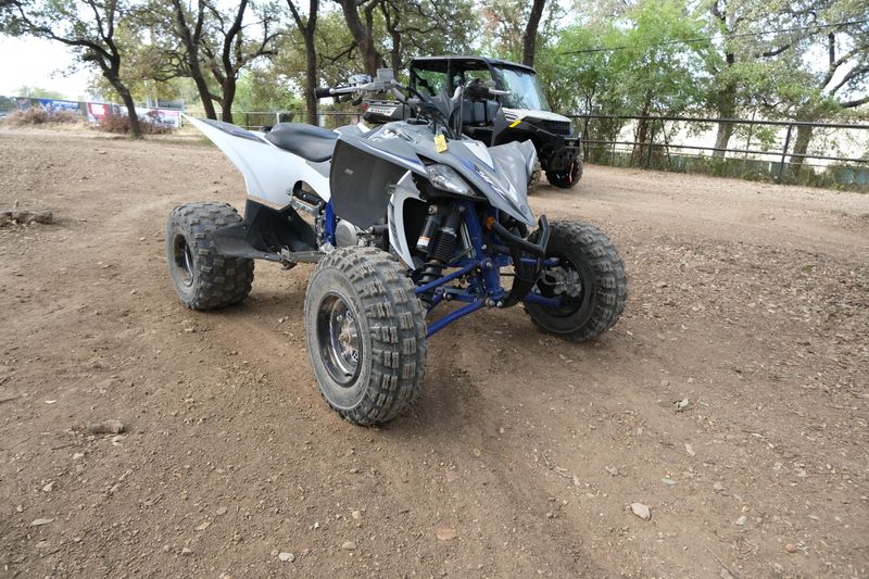 2019 YAMAHA YFZ450R SE in a GRAY exterior color. Family PowerSports (877) 886-1997 familypowersports.com 