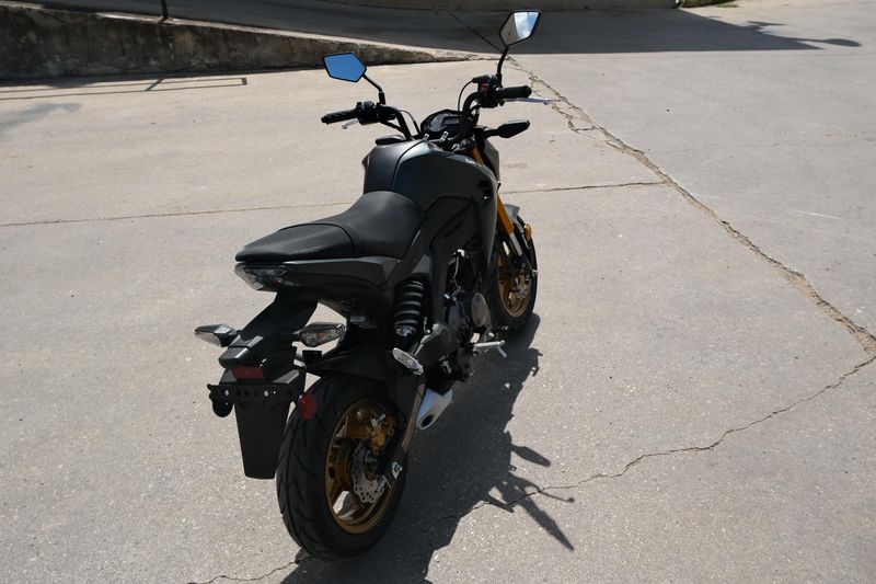 2025 Kawasaki Z125 PRO METALLIC MATTE OLD SCHOOL GREEN Image 4