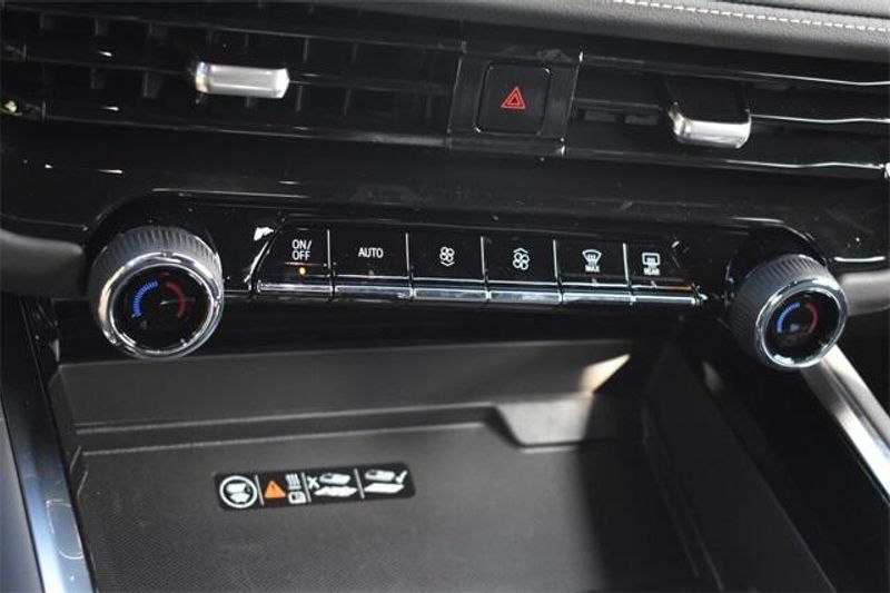 New 2025 Chevrolet Suburban PremierImage 33