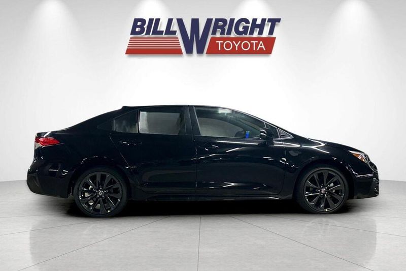 New 2025 Toyota Corolla SEImage 2