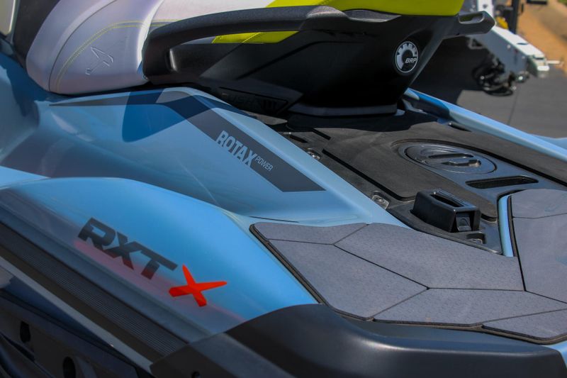 2025 SEADOO RXPX 325 WITH SOUND SYSTEM ICE METAL AND MANTA GREEN Image 9