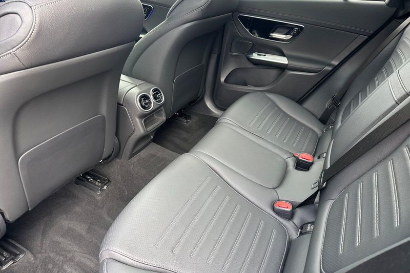 Used 2025 Mercedes-Benz GLC 300Image 13