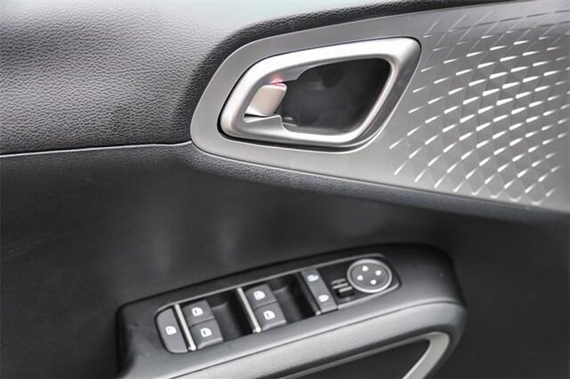 New 2025 Kia Soul LXImage 20