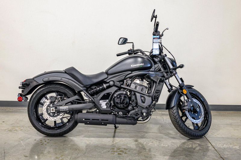2025 Kawasaki VULCAN S ABS METALLIC FLAT SPARK BLACK AND METALLIC FLAT RAW GRAYSTONE Image 7