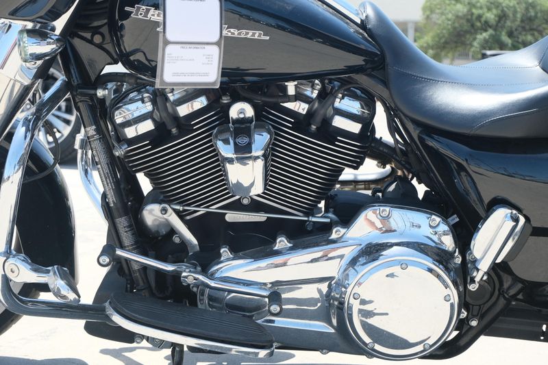 Used 2019 HARLEY STREET GLIDE BLACK Image 20