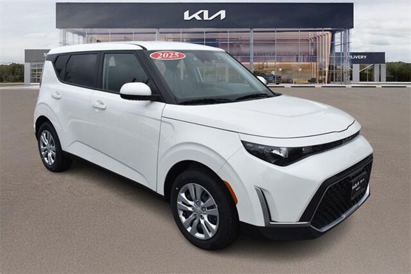 New 2025 Kia Soul LXImage 10