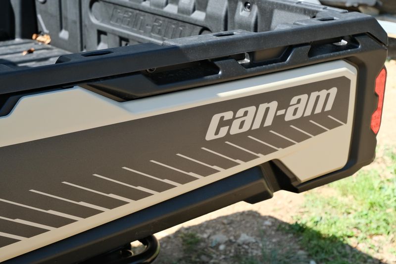 2025 Can-Am DEFENDER MAX LIMITED CAB HD10 DESERT TAN AND STEALTH BLACK Image 37