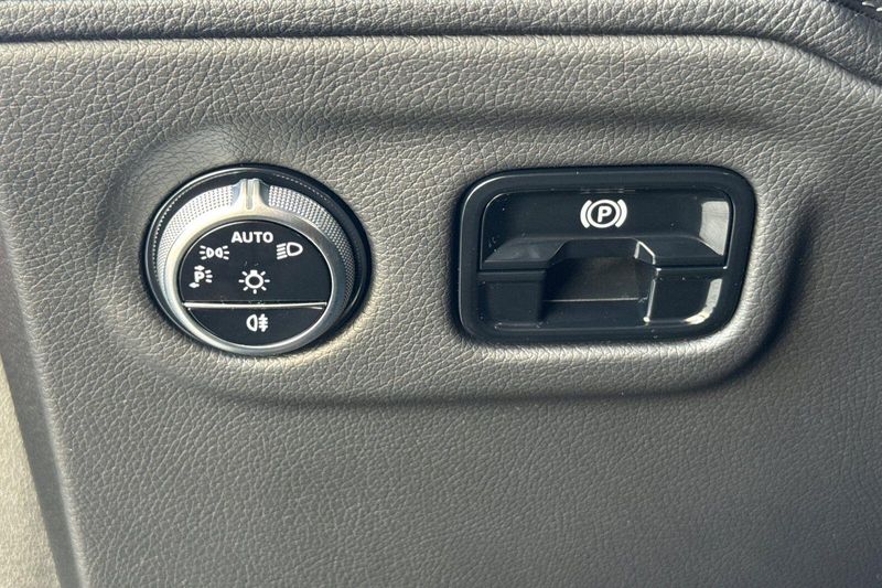 Used 2025 Mercedes-Benz EQE 350 SUVImage 33