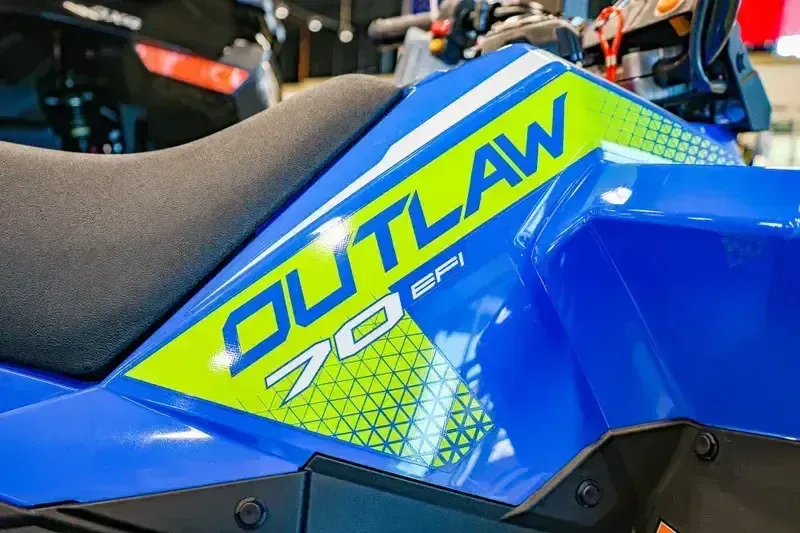 2025 Polaris OUTLAW 70 EFI VELOCITY BLUE AND LIFTED LIMEImage 9