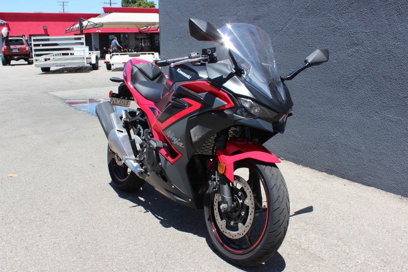 Used 2024 Kawasaki Ninja 500 SE ABS Image 2