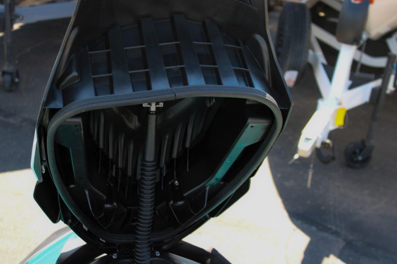 2025 SEADOO GTI SE 130 WITH SOUND SYSTEM IDF TEAL BLUE AND MANTA GREEN Image 14