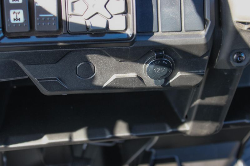 NEW 2025 CAN-AM DEFENDER MAX XT HD9 Image 24