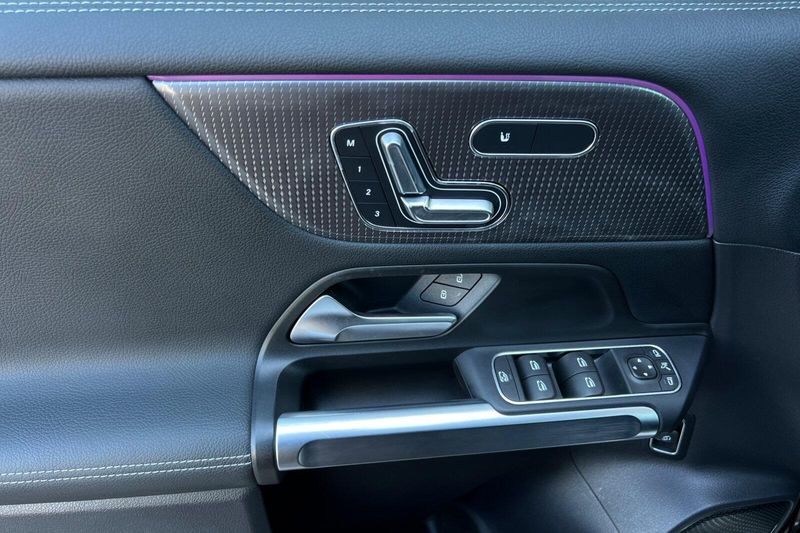 2023 Mercedes-Benz EQB 250+Image 11