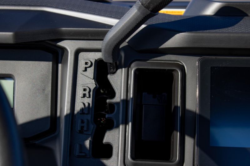 NEW 2026 CAN-AM DEFENDER XT HD11 WITH 1025 INCH TOUCHSCREEN Image 23