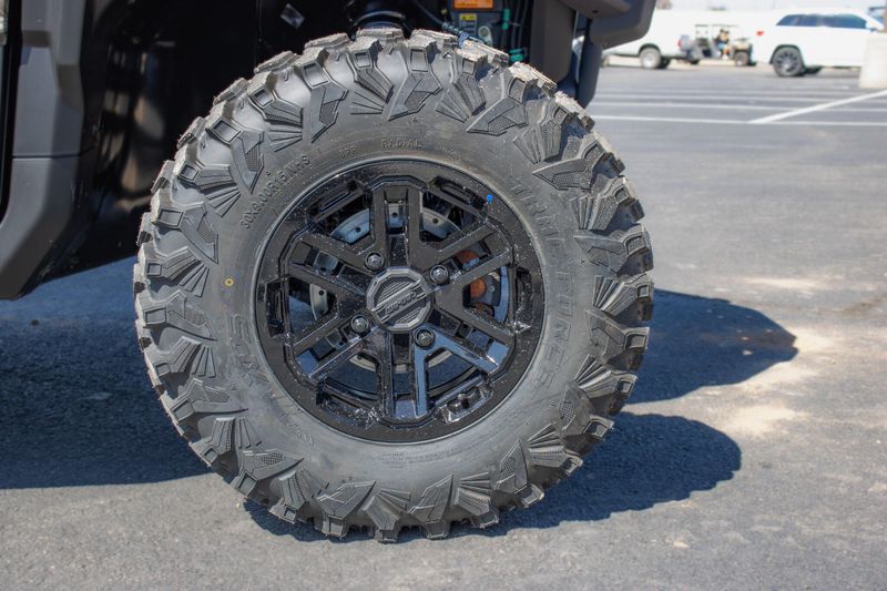 NEW 2026 CAN-AM DEFENDER MAX LIMITED CAB HD11 Image 12