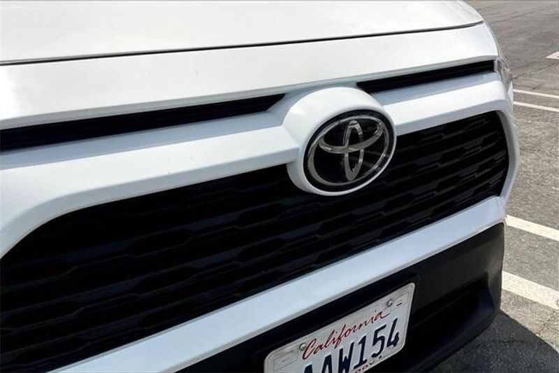2022 Toyota RAV4 LEImage 30