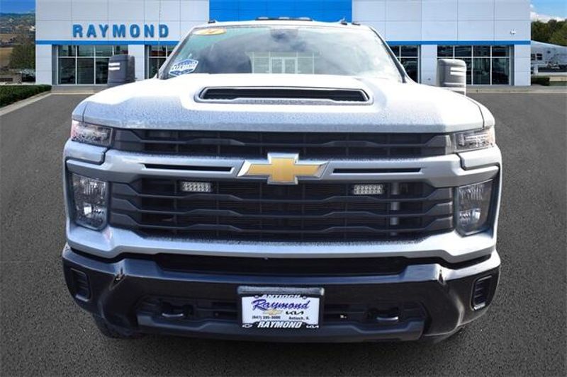 2024 Chevrolet Silverado 2500HD CustomImage 8