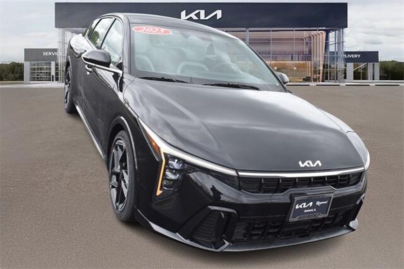 2025 Kia K4 GT-LineImage 9