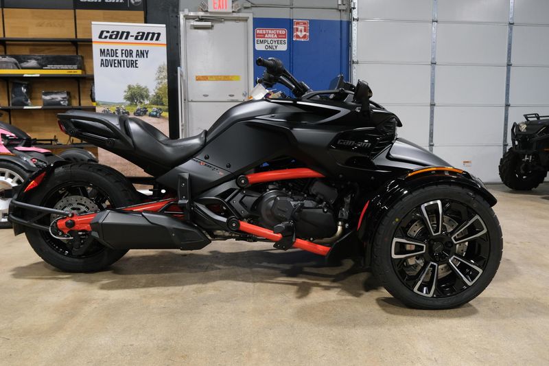 NEW 2026 CAN-AM SPYDER F3S Image 2