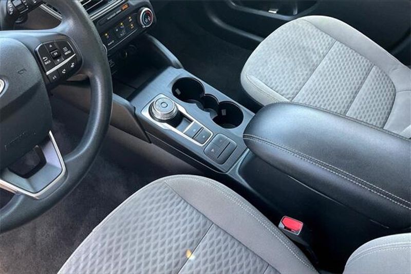Used 2022 Ford Escape SEImage 17