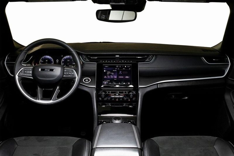 2025 Jeep Grand Cherokee L Altitude XImage 21