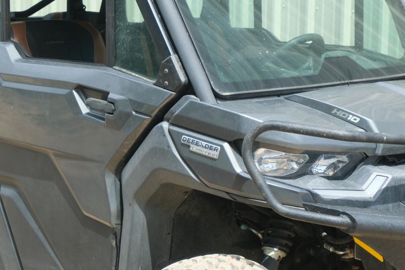 Used 2022 Can-Am DEFENDER LIMITED CAB HD10 GRAY Image 24