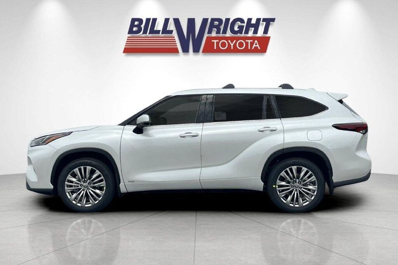 New 2026 Toyota Highlander Hybrid PlatinumImage 6