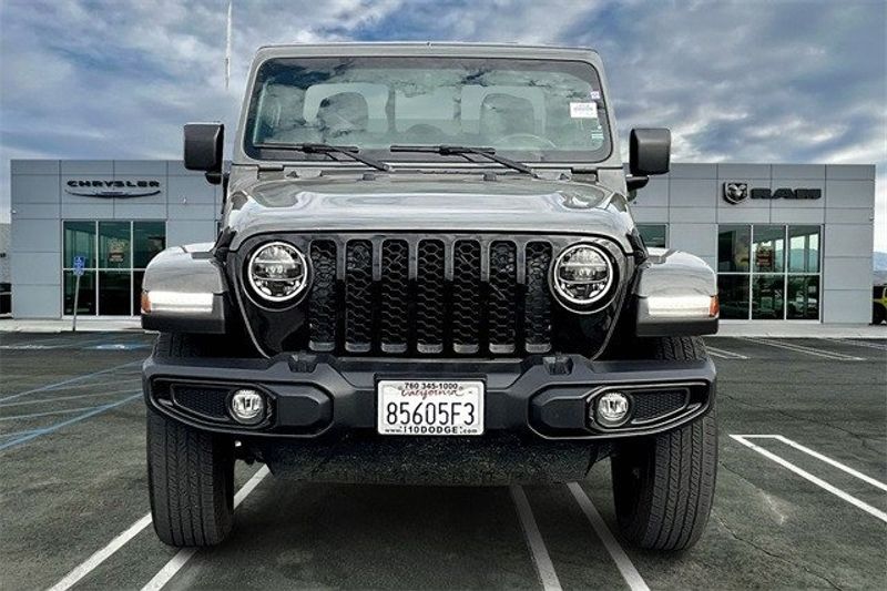 2021 Jeep Gladiator SportImage 2