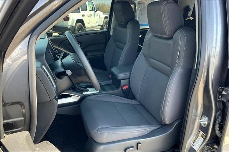 Used 2022 Nissan Frontier SVImage 24