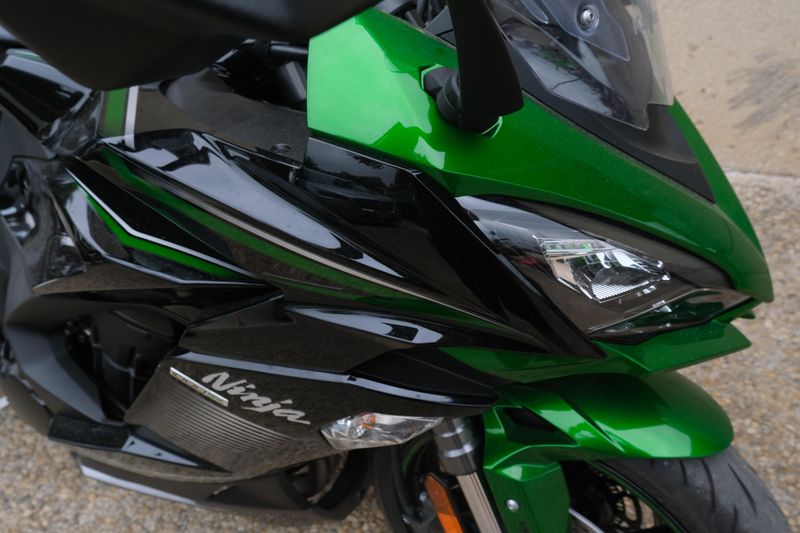 2023 Kawasaki NINJA 1000 SX EMERALD BLAZE GREEN AND METALLIC DIABLO BLACK AND METALLIC GRAPHITE GRAY Image 4