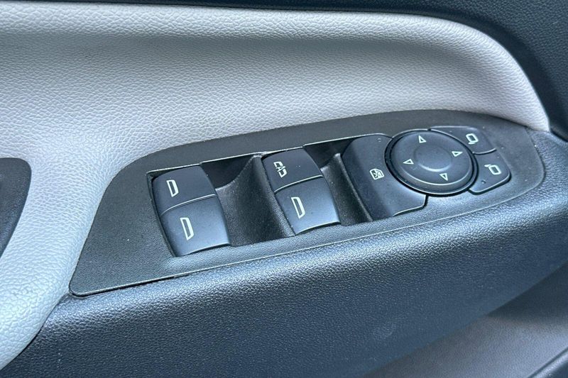 Used 2024 Chevrolet Equinox LSImage 12