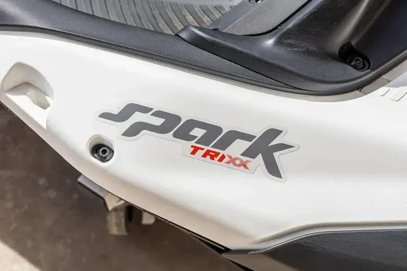 2025 SEADOO SPARK TRIXX FOR 3 WITH SOUND SYSTEM DRAGON RED AND WHITE Image 6