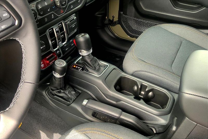 2025 Jeep Wrangler Unlimited Willys photo 7