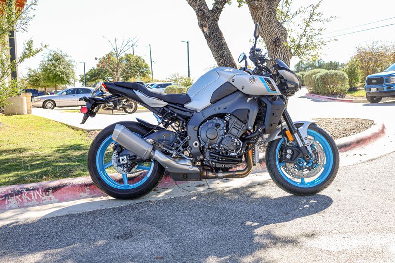 NEW 2025 YAMAHA MT10 Image 8