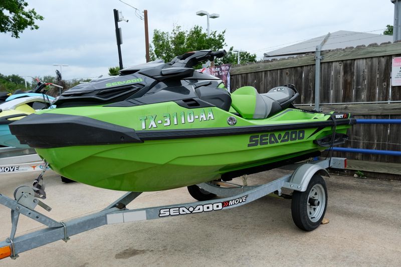 USED 2020 SEADOO PW RXTX 300 WITH SOUND Image 3