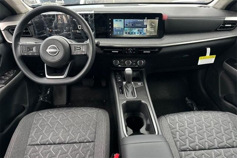 New 2025 Nissan Kicks SVImage 10
