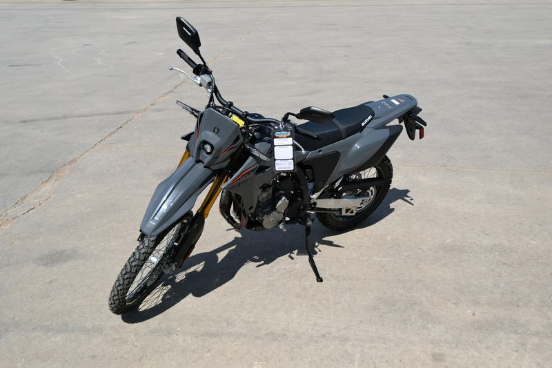 2025 Suzuki DRZ4S SOLID IRON GRAY Image 7