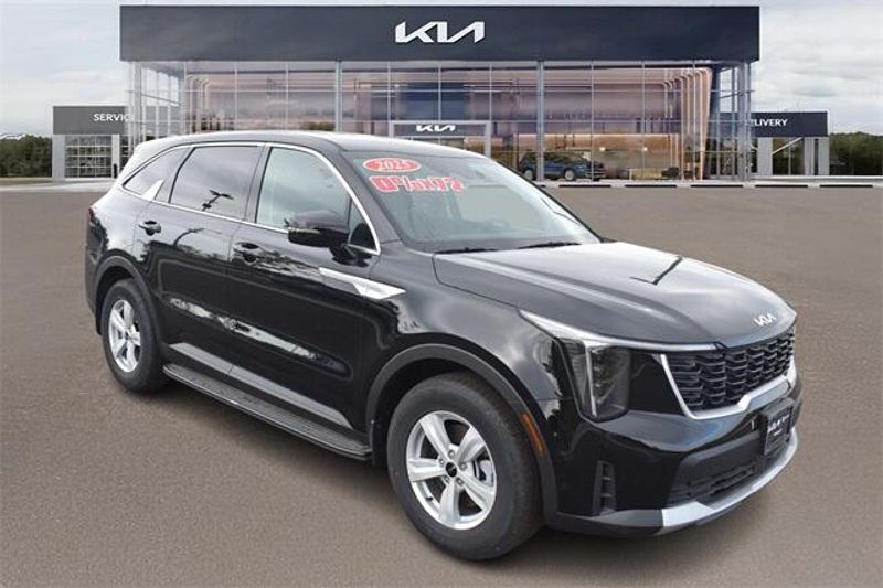 New 2025 Kia Sorento LXImage 1