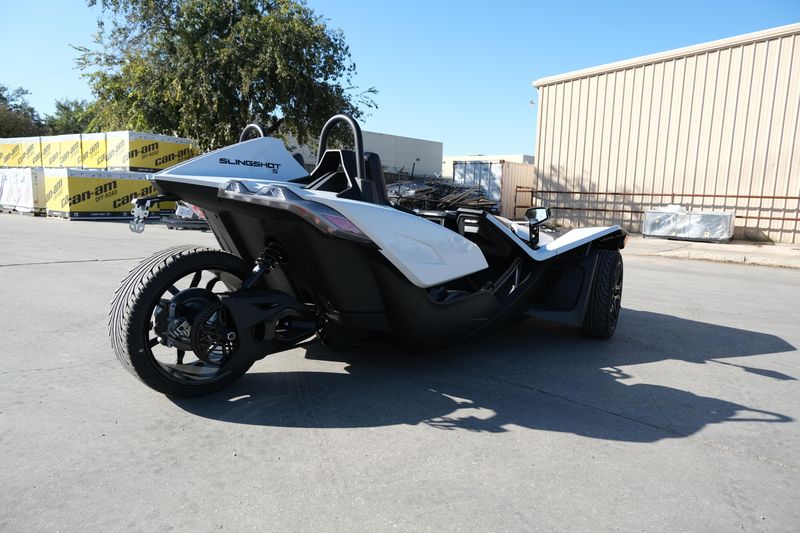 2024 Polaris SLINGSHOT S AUTODRIVE MOONLIGHT WHITEImage 24