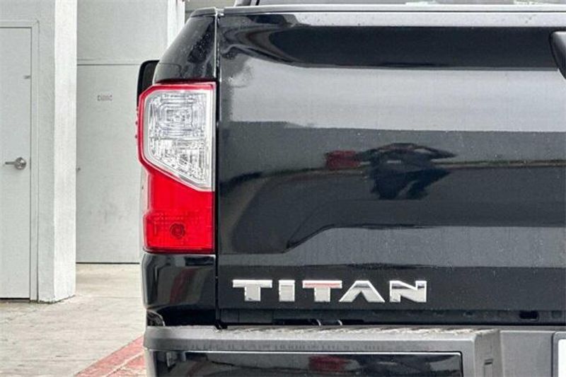 2024 Nissan Titan SVImage 20