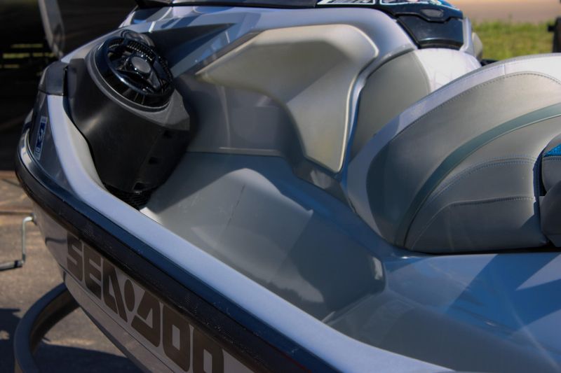 2021 SEADOO GTX 300 LTD SILVER Image 22