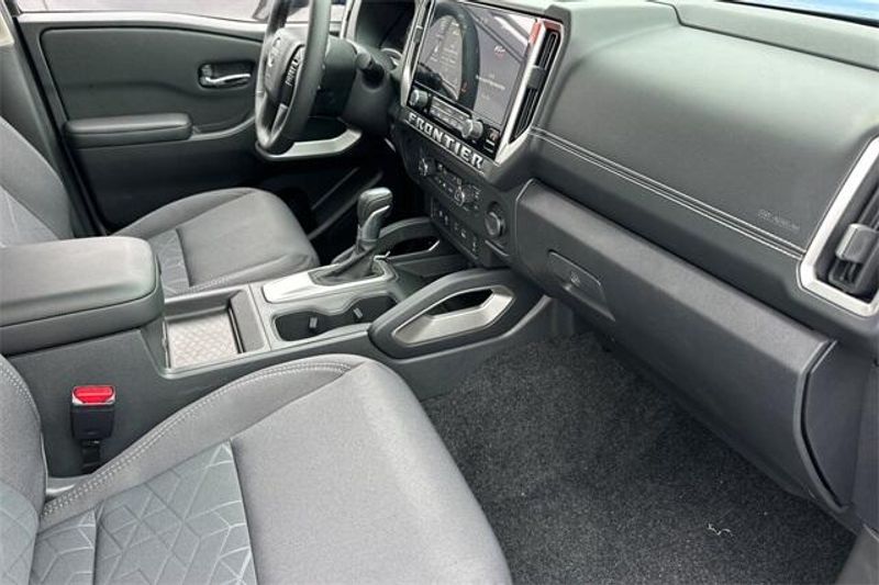 New 2025 Nissan Frontier SVImage 12