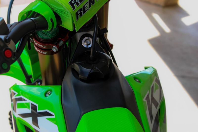 2025 Kawasaki KX450SR LIME GREEN Image 12