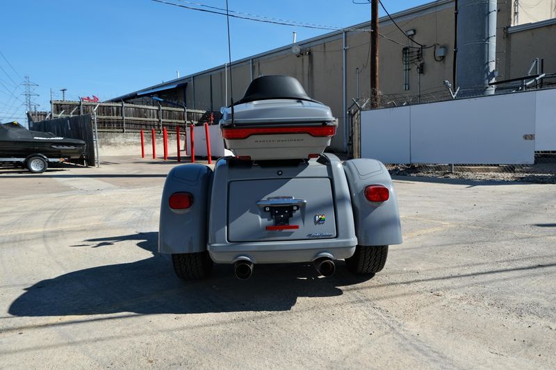 USED 2024 HARLEY TRIKE TRI GLIDE ULTRA Image 4
